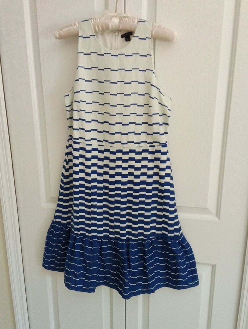 NWT Ann Taylor White and Navy Blue Patterned Ruffle-Hem Dress